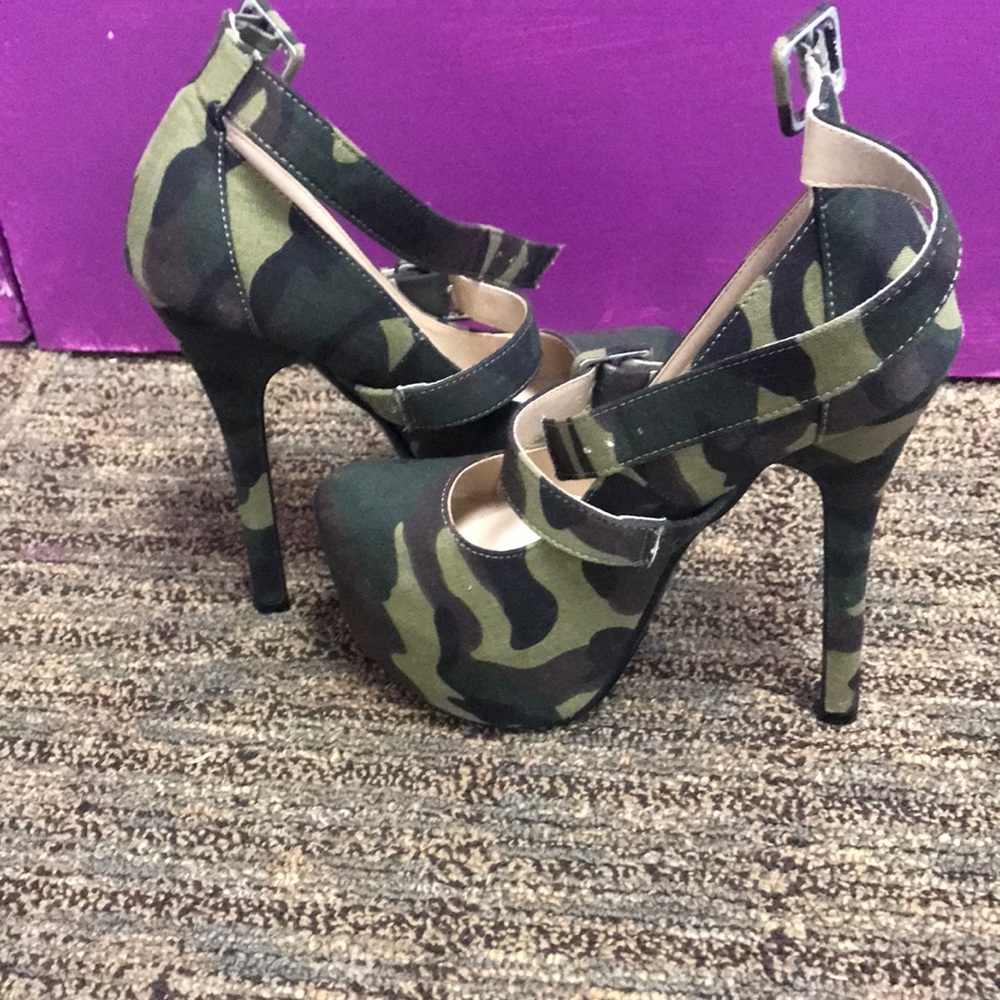 Camouflage heels